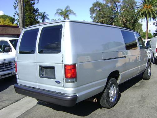 2004 Ford E350 Super Duty XL Extended Wagon