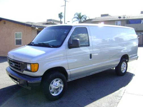 2004 Ford E350 Super Duty XL Extended Wagon