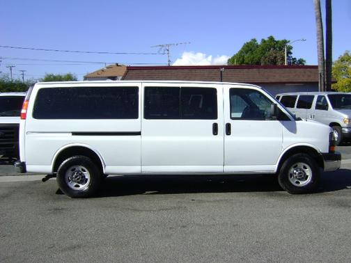 2008 GMC Savana 3500 LS Extended Wagon