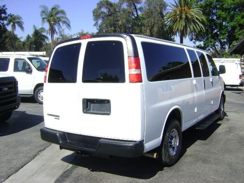White 2015 Chevrolet Express 3500