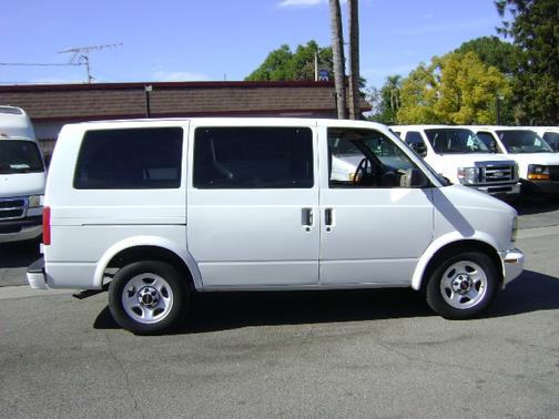 2003 GMC Safari Base