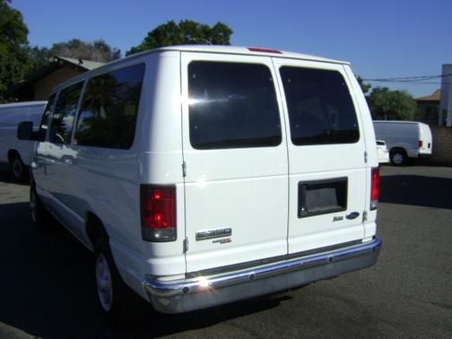 2009 Ford E350 Super Duty XLT Wagon