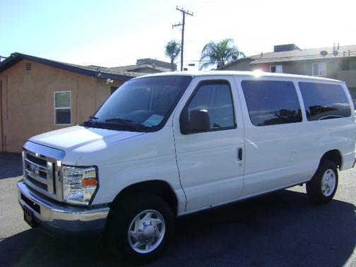 2009 Ford E350 Super Duty XLT Wagon