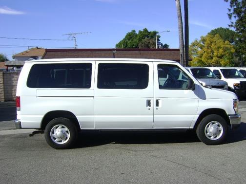 2009 Ford E350 Super Duty XLT Wagon