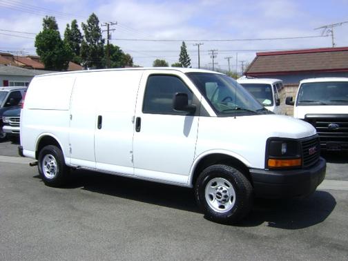 WHITE 2009 GMC Savana 3500 Cargo