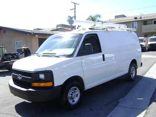 WHITE 2014 Chevrolet Express 3500 LS