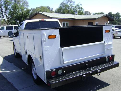 WHITE 2006 Ford F-350 XL Crew Cab
