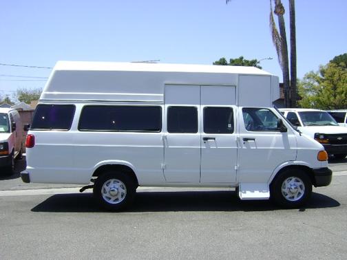 White 2000 Dodge Ram Van 3500 Maxi Van
