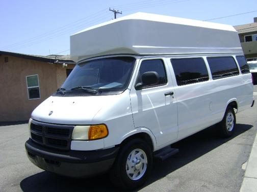 White 2000 Dodge Ram Van 3500 Maxi Van