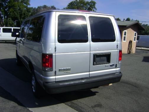 2011 Ford E350 Super Duty XL