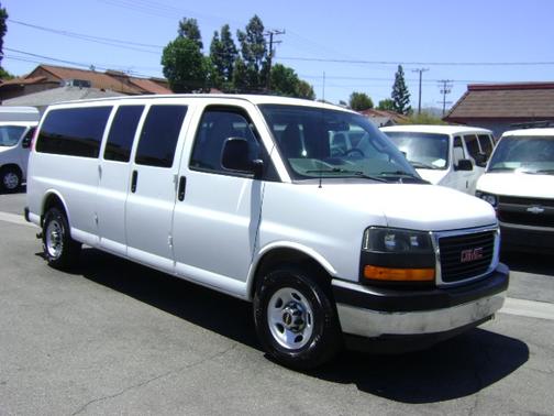 WHITE 2017 GMC Savana 3500 LT