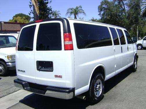 WHITE 2017 GMC Savana 3500 LT