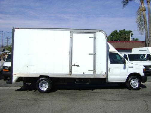 White 2008 Ford E350 Super Duty Cargo