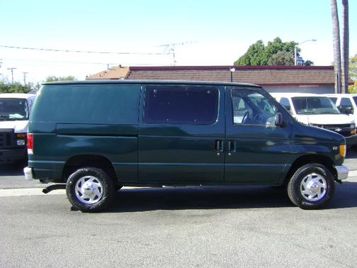 Green 2001 Ford E350 Super Duty Base