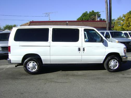 2008 Ford E350 Super Duty XLT Wagon