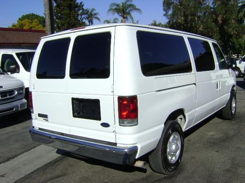 2008 Ford E350 Super Duty XLT Wagon