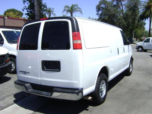 WHITE 2012 Chevrolet Express 2500