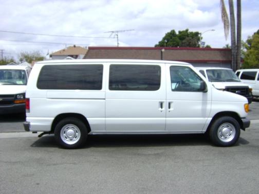 White 2004 Ford E150 XL Wagon