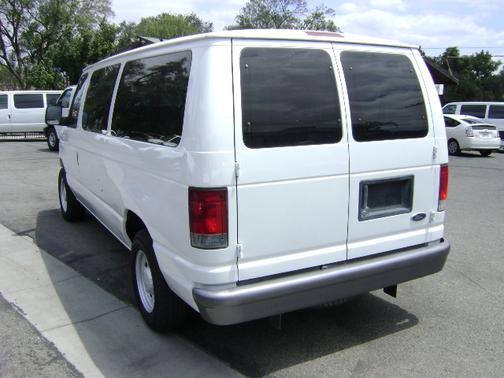 White 2004 Ford E150 XL Wagon