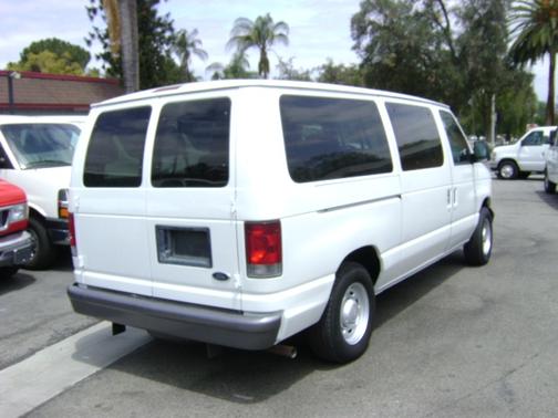 White 2004 Ford E150 XL Wagon