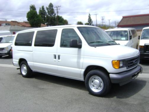 White 2004 Ford E150 XL Wagon