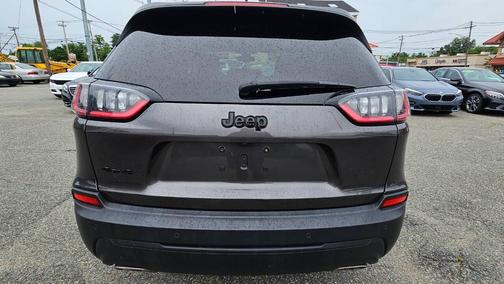 Gray 2019 Jeep Cherokee Altitude