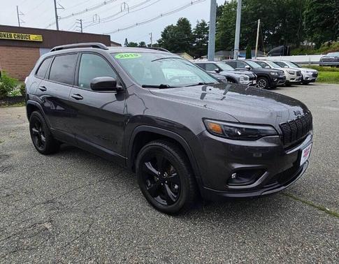 Gray 2019 Jeep Cherokee Altitude