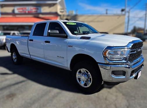 White 2019 RAM 2500 Tradesman Crew Cab 4x4 8' Box