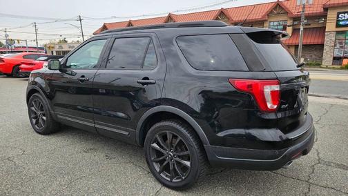 Black 2018 Ford Explorer XLT