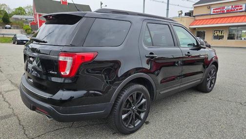Black 2018 Ford Explorer XLT