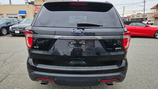 Black 2018 Ford Explorer XLT