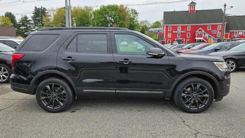 Black 2018 Ford Explorer XLT