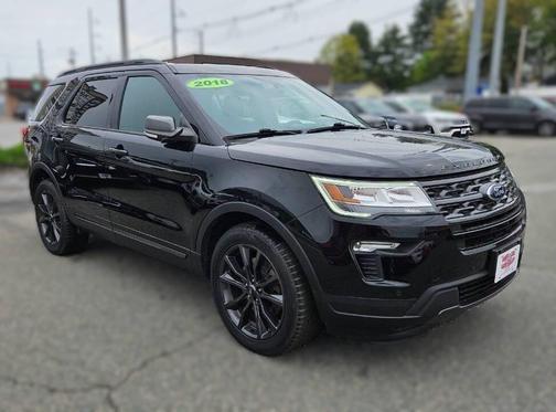 Black 2018 Ford Explorer XLT