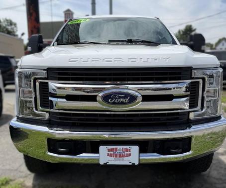 White 2019 Ford F-250 XLT