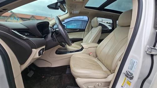 White 2017 Lincoln MKC Reserve