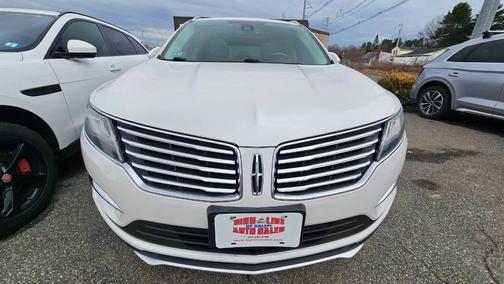 White 2017 Lincoln MKC Reserve