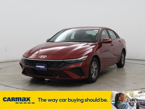 2024 Hyundai ELANTRA SE