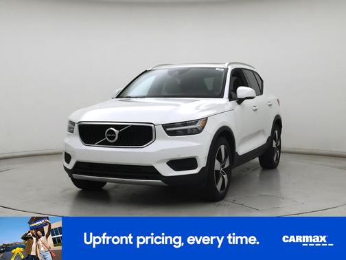 White 2019 Volvo XC40 T5 Momentum