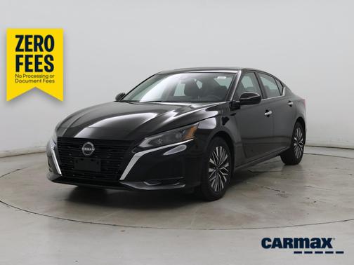 Black 2023 Nissan Altima SV