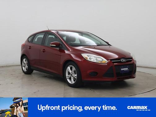 Red 2014 Ford Focus SE