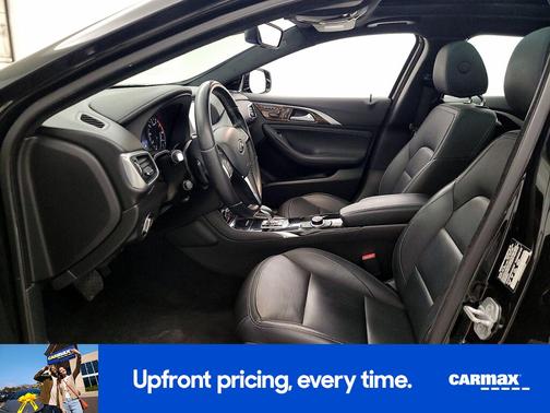 2017 INFINITI QX30 Premium