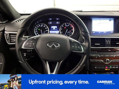 2017 INFINITI QX30 Premium