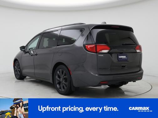 Gray 2019 Chrysler Pacifica Limited