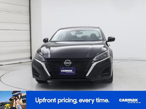 Black 2023 Nissan Altima SV