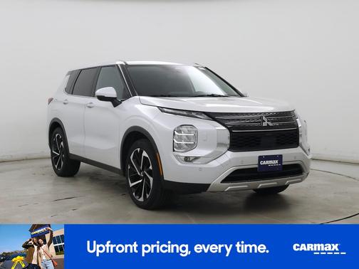 White 2022 Mitsubishi Outlander SE