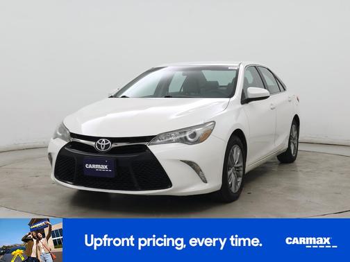 White 2015 Toyota Camry SE