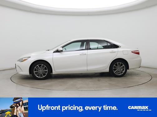 White 2015 Toyota Camry SE