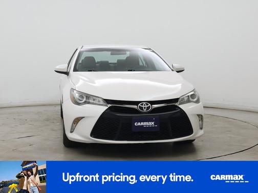 White 2015 Toyota Camry SE