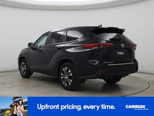 Black 2023 Toyota Highlander XLE