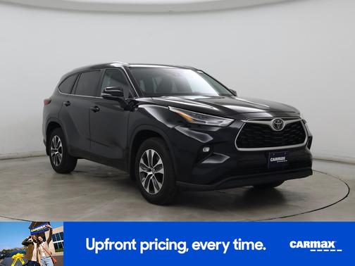 Black 2023 Toyota Highlander XLE